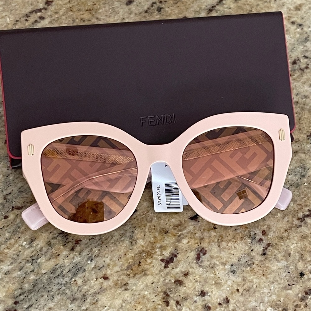 New fendi sunglasses 💘